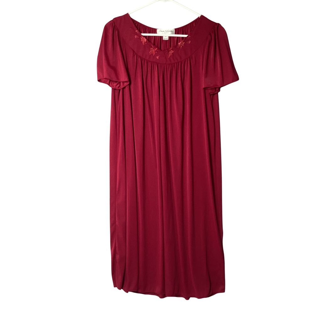 Miss Elaine Gown Womens Medium Red Floral Embroidered Nylon Nightgown Sleepwear